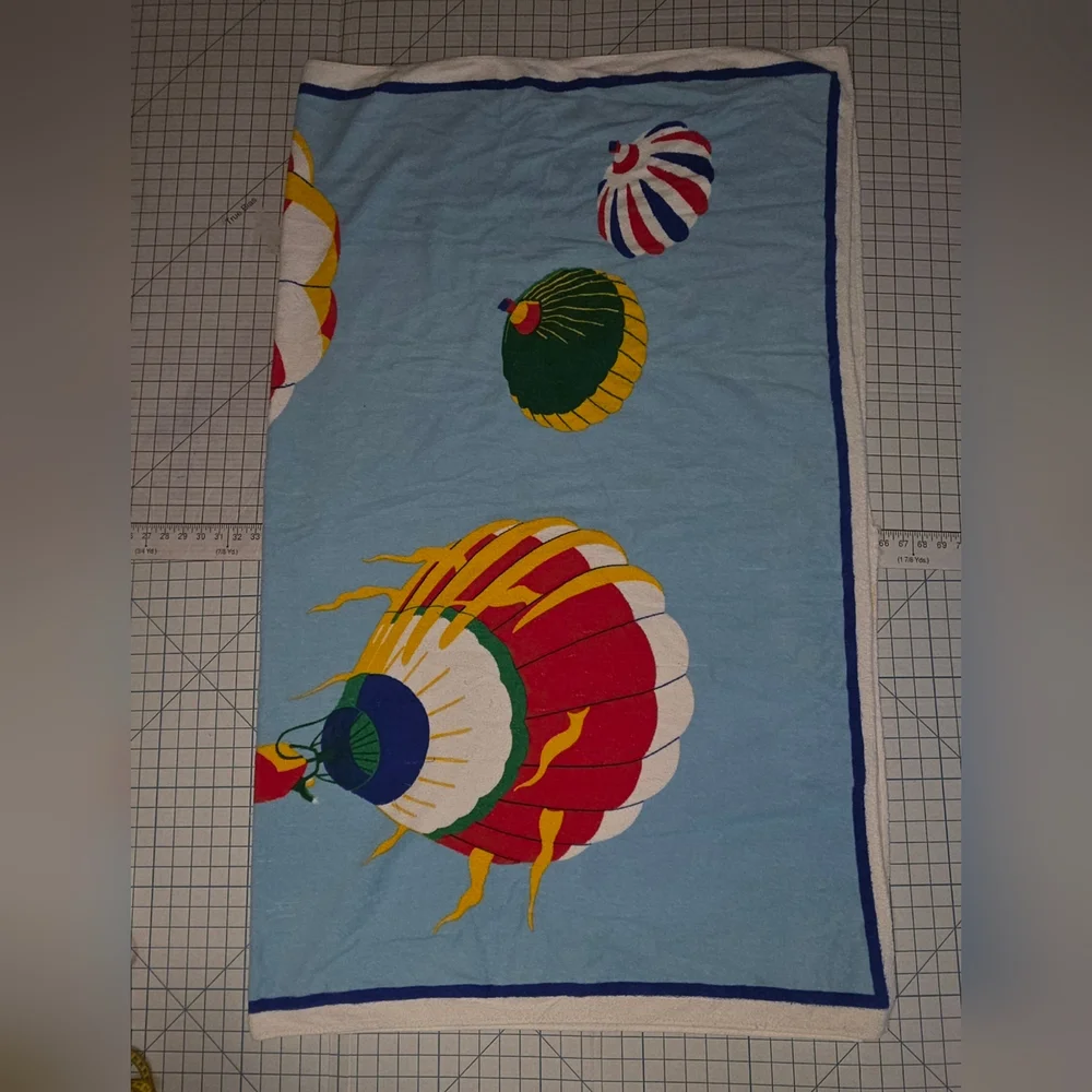 Kel-Tex Beach Pool Towel with Air Balloon Design 52x62 Oversized, Preloved